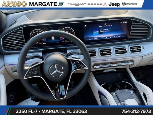 Used 2025 Mercedes-Benz GLS 450 4MATIC image 14