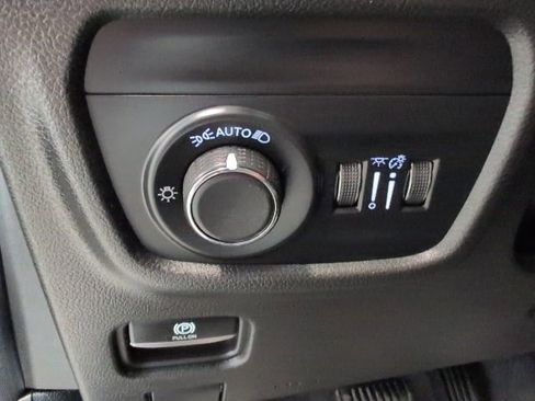 Used 2023 Jeep Grand Cherokee Altitude AWD/4WD image 16