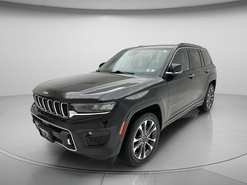 Used 2023 Jeep Grand Cherokee Overland w/ Luxury Tech Group IV AWD/4WD image 3