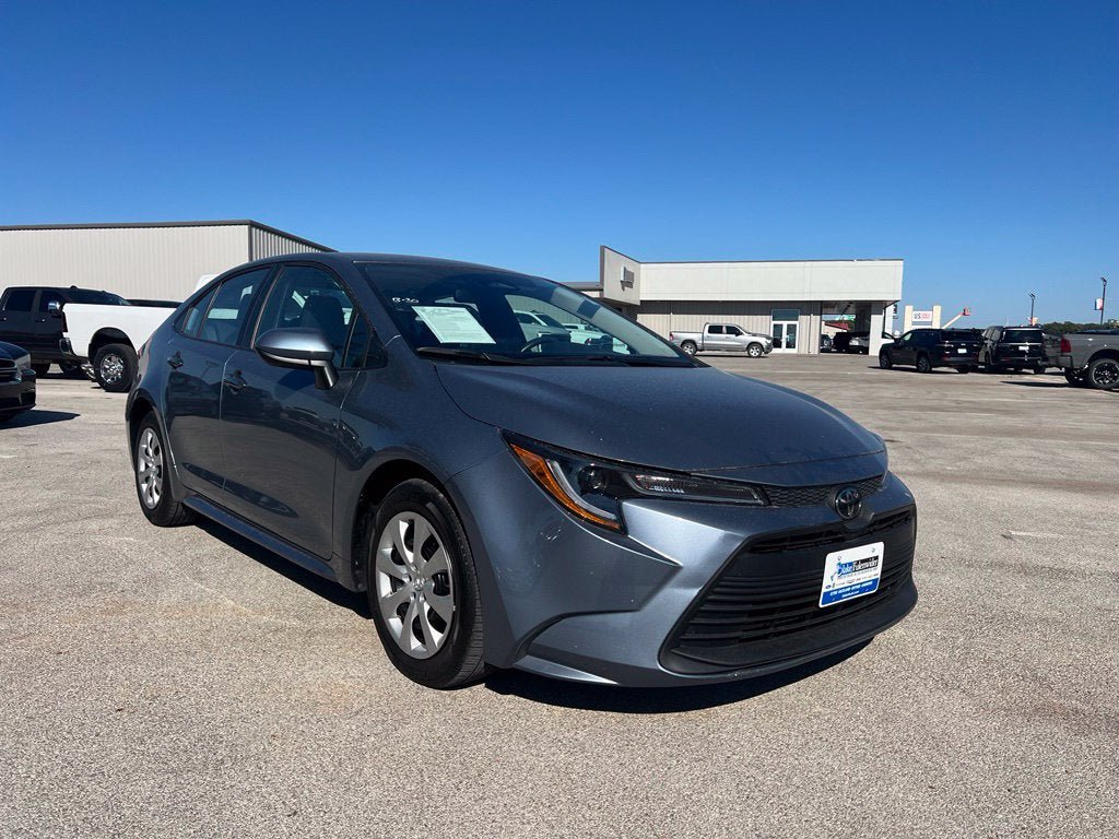 Used 2025 Toyota Corolla LE FWD image 7