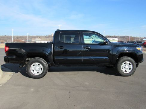 Used 2022 Toyota Tacoma SR image 5