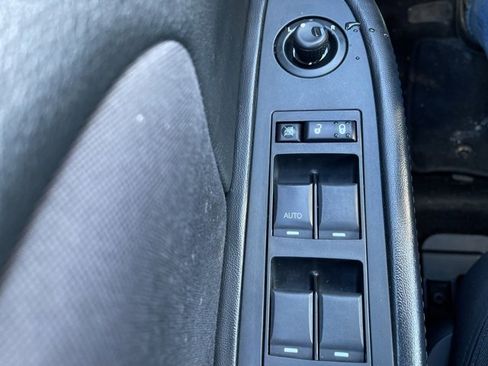 Used 2014 Chrysler 200 Touring image 20