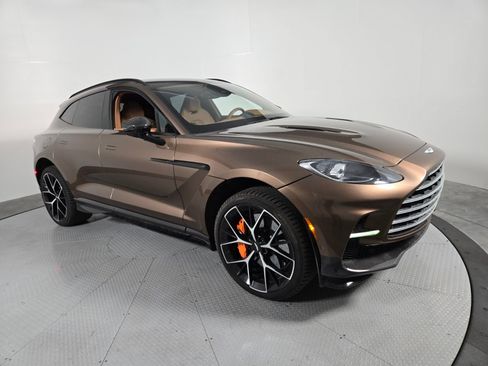 Used 2025 Aston Martin DBX 707 AWD/4WD image 16
