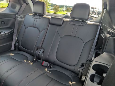 Used 2025 Honda Pilot Black Edition image 11