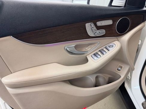 Used 2021 Mercedes-Benz GLC 300 image 8