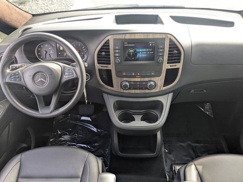 Used 2021 Mercedes-Benz Metris Passenger image 3