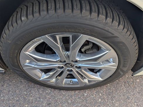 Used 2021 Toyota Sienna Platinum image 6