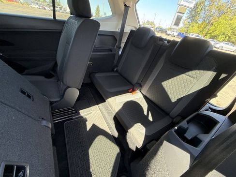 Used 2020 Volkswagen Tiguan S image 43