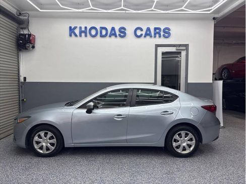 Used 2018 MAZDA MAZDA3 Sport FWD image 1