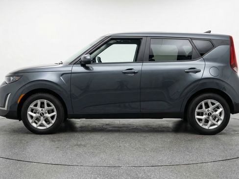 Used 2025 Kia Soul LX w/ LX Technology Package FWD image 5