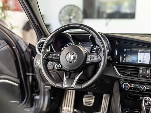 Used 2022 Alfa Romeo Giulia Ti AWD/4WD image 37