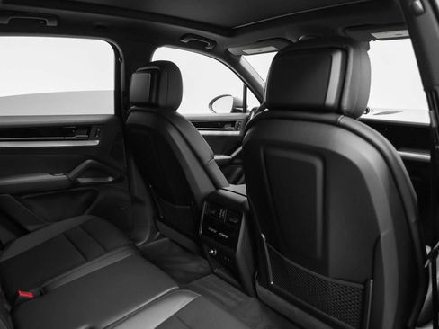 New 2025 Porsche Cayenne E-Hybrid image 92