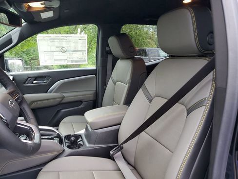 New 2025 Chevrolet Colorado ZR2 w/ Technology Package image 15