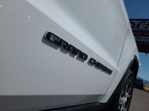 Used 2020 Jeep Grand Cherokee Limited AWD/4WD image 17
