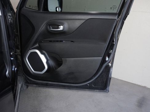 Used 2021 Jeep Renegade Latitude w/ Convenience Group image 42