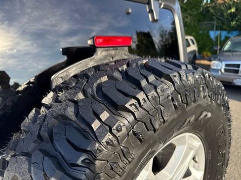 Used 2018 Jeep Wrangler Unlimited Sport S AWD/4WD image 14