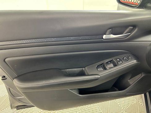 Used 2024 Nissan Altima 2.5 SV image 11