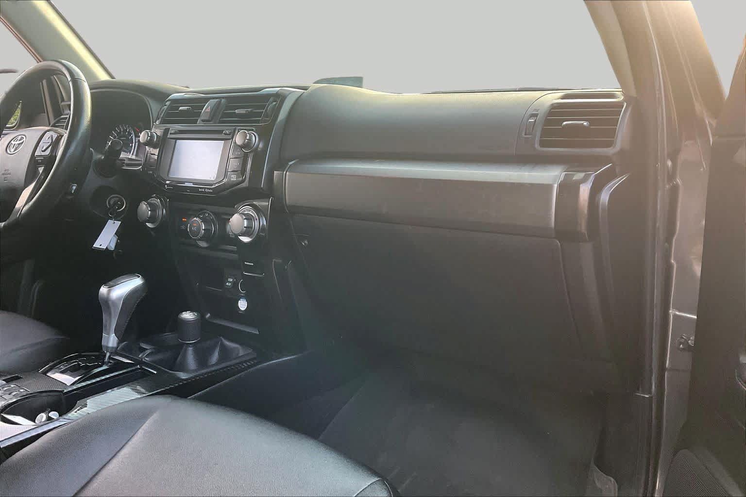 Used 2018 Toyota 4Runner TRD Off-Road Premium AWD/4WD image 19