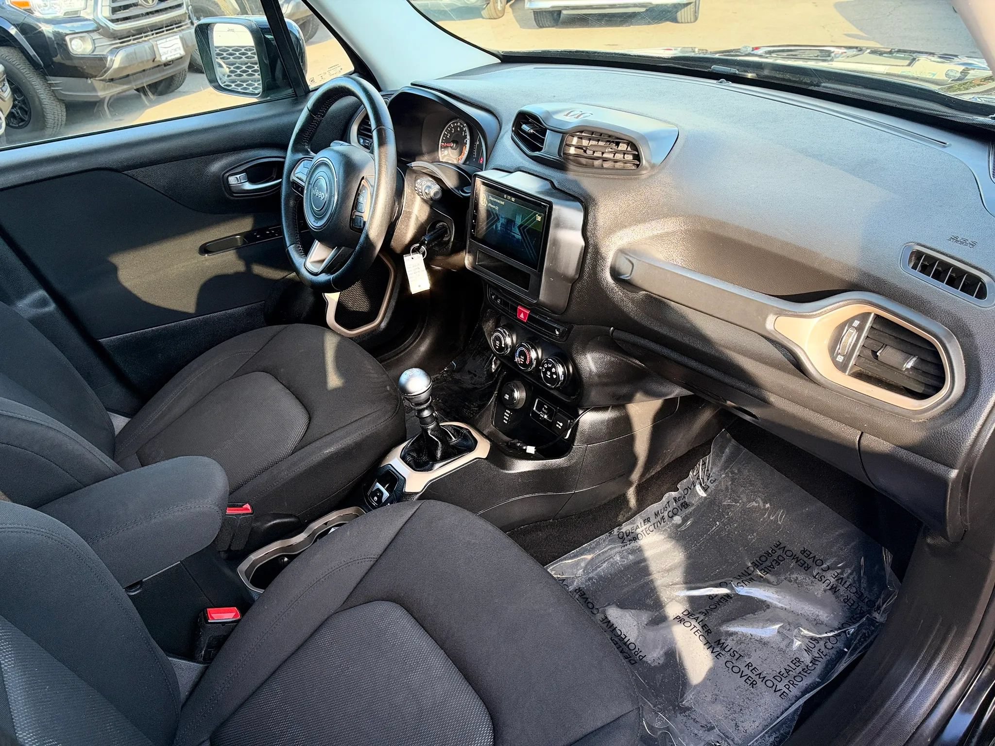 Used 2015 Jeep Renegade Latitude w/ Cold Weather Group II AWD/4WD image 20