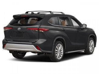 Used 2024 Toyota Highlander Platinum video 2