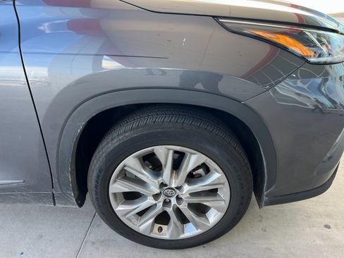 Used 2023 Toyota Highlander Limited image 4