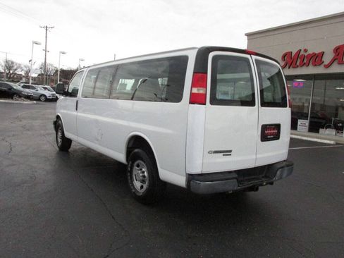 Used 2014 Chevrolet Express 2500 Extended RWD image 9