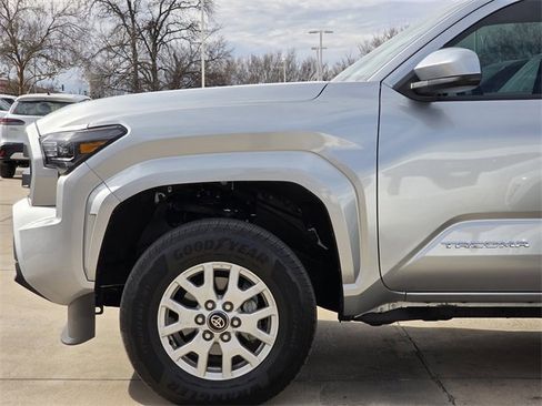 Used 2025 Toyota Tacoma SR5 image 5