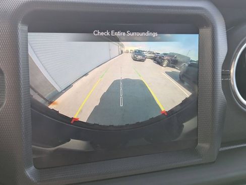 Used 2020 Jeep Wrangler Unlimited Sahara image 17