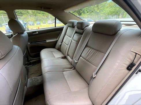 Used 2005 Toyota Camry LE FWD image 19