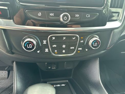 Used 2023 Chevrolet Traverse RS AWD/4WD image 22
