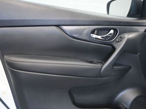 Used 2020 Nissan Rogue SV image 21