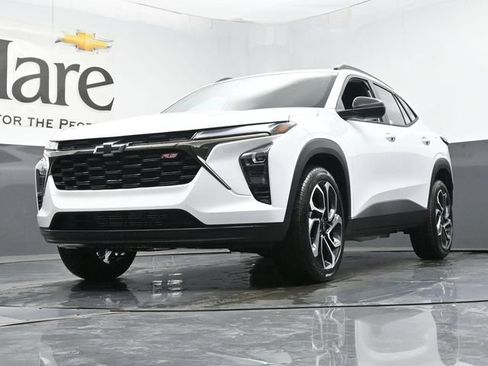 New 2026 Chevrolet Trax RS w/ Sunroof Package FWD image 4