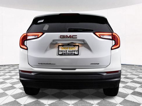 Used 2024 GMC Terrain SLE image 14