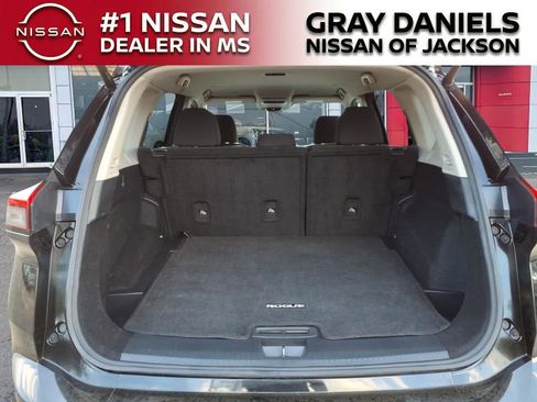 Used 2024 Nissan Rogue SV image 8