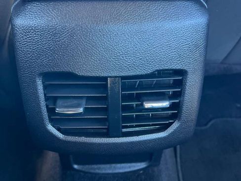 Used 2017 Ford Fusion SE w/ Fusion SE Technology Package image 34