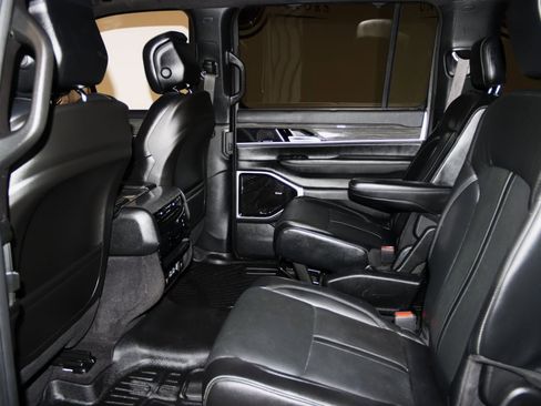 Used 2022 Jeep Wagoneer Series III w/ Premium Group I image 61