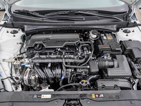 Certified 2025 Hyundai Elantra SE image 26