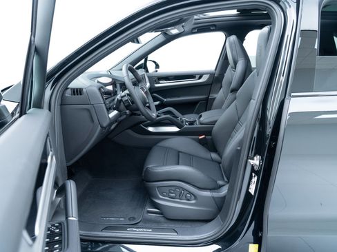 New 2026 Porsche Cayenne image 17