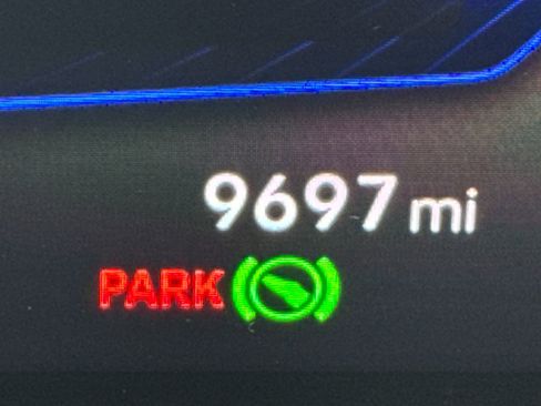 Certified 2025 Volkswagen Taos SE image 24