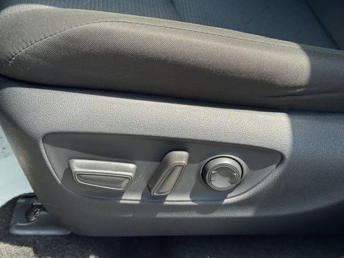 Used 2025 Toyota RAV4 XLE AWD/4WD image 15