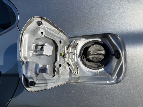 Used 2020 Toyota Camry LE image 10