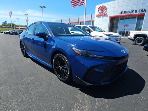 Used 2026 Toyota Camry SE FWD image 1