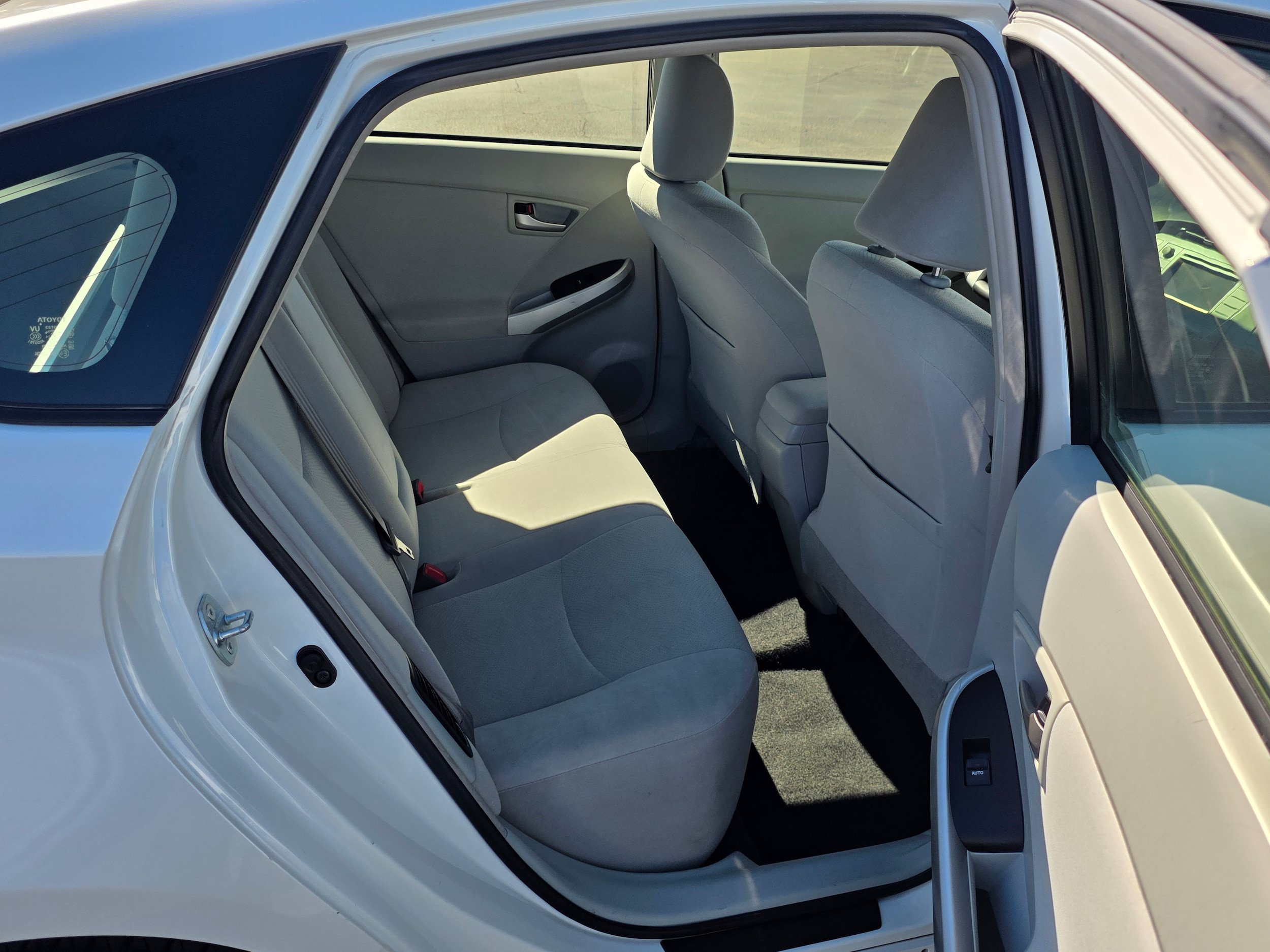 Used 2014 Toyota Prius Three w/ Preferred Accessory Package FWD image 21