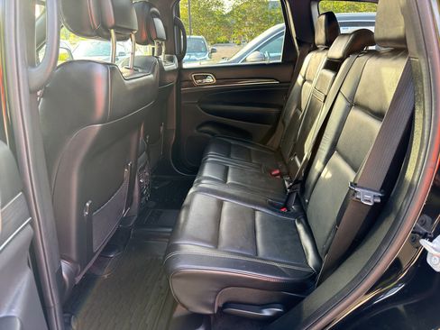 Used 2017 Jeep Grand Cherokee Overland AWD/4WD image 10