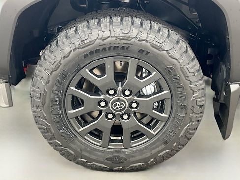 New 2026 Toyota 4Runner SR5 AWD/4WD image 28