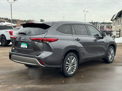Used 2022 Toyota Highlander Limited image 8