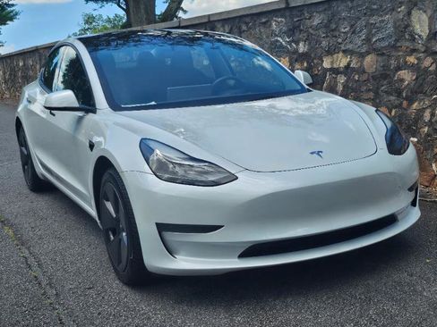 Used 2023 Tesla Model 3 Standard Range RWD image 11