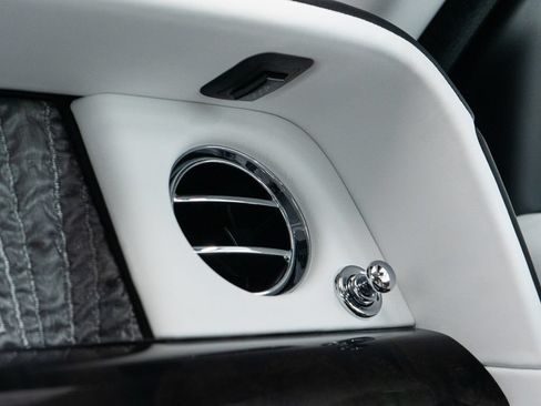 Used 2023 Rolls-Royce Phantom Sedan RWD image 50