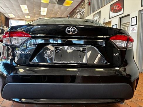 Used 2021 Toyota Corolla LE FWD image 11