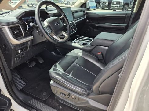Used 2022 Ford Expedition XLT RWD image 3